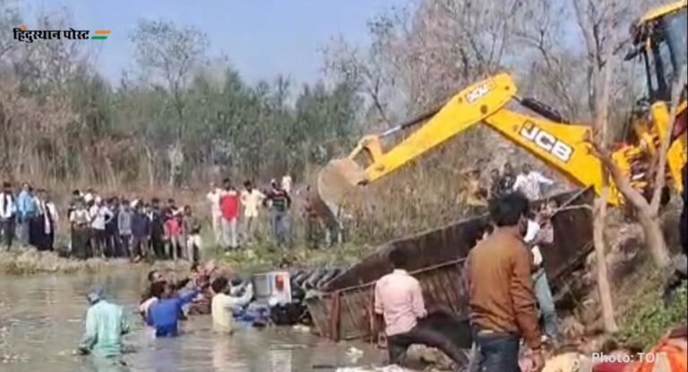Uttar Pradesh: कासगंज में बड़ा हादसा, तालाब में गिरी ट्रैक्टर ट्रॉली; 15 लोगों की मौत