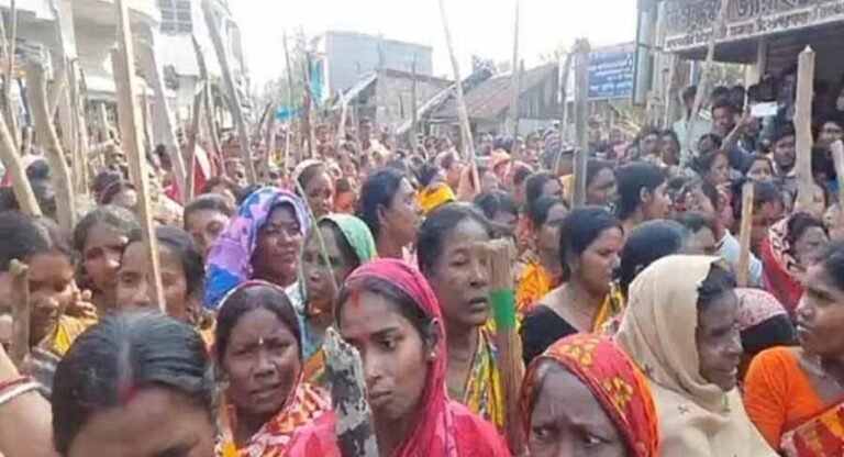 Sandeshkhali Case: संदेशखाली में विरोध प्रदर्शन जारी, फिर सड़कों पर उतरीं महिलाएं