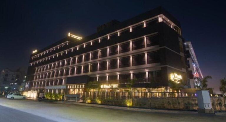 Hotels in Gandhinagar: गांधीनगर में सर्वश्रेष्ठ होटल, जानें कहां ठहरना है बेहतर