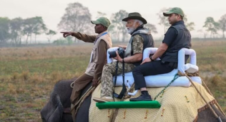 Assam: काजीरंगा नेशनल पार्क पहुंचे पीएम मोदी, उठाया हाथी सफारी का लुत्फ