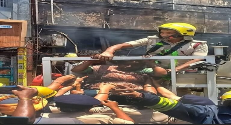 Bihar Fire: पटना रेलवे स्टेशन के पास होटल में लगी भीषण आग, इलाके में भगदड़