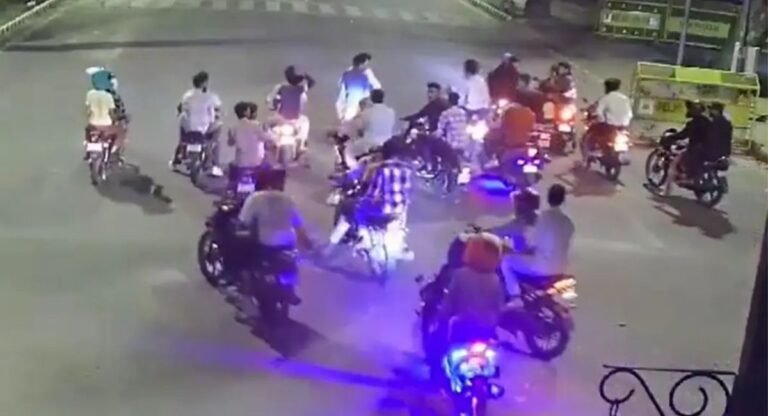 Bikers: देर रात दिल्ली की सड़कों पर बाइक सवारों ने मचाया उत्पात, पुलिस ने लिया एक्शन