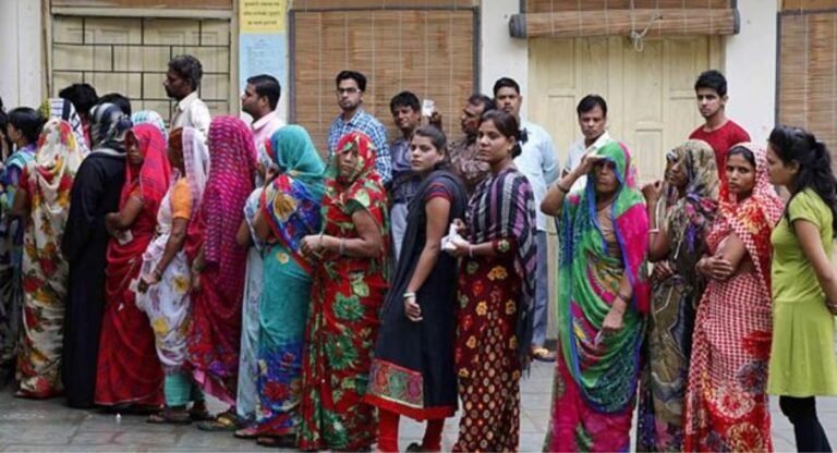 Lok Sabha Election 2024: उत्तर प्रदेश की आठ सीटों पर वोटिंग शुरू, मतदान केंद्रों पर लगी कतारें