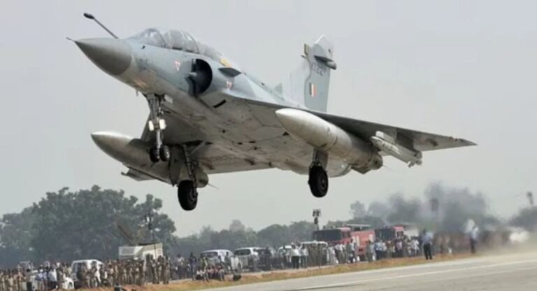 Uttar Pradesh: आगरा-लखनऊ एक्सप्रेसवे पर उतरेंगे भारतीय वायुसेना के लड़ाकू विमान, गरजेंगे सुखोई-जगुआर