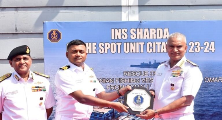 Indian Navy: समुद्री डकैती विरोधी अभियान के लिए आईएनएस शारदा जहाज सम्मानित, किया था यह सराहनीय काम