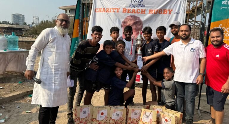 Mumbai: माहिम रेती बंदर बीच पर प्ले एंड शाइन फाउंडेशन द्वारा चैरिटी बीच रग्बी कार्यक्रम