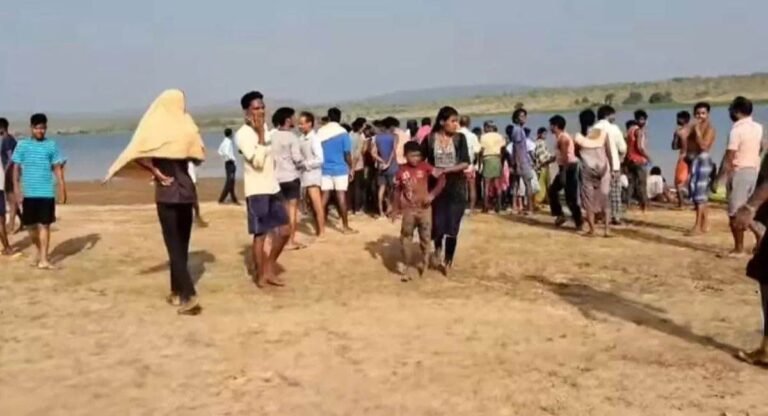 Boat Capsizes: ओडिशा के झारसुगुड़ा में नाव पलटने से महिला की मौत, सात लापता